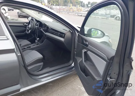 2025 Volkswagen Jetta 1.5T Se from USA, damaged, VIN 3VW7X7BU2SM092857